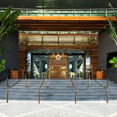 Signia By Hilton Diplomat Beach Resort-3
